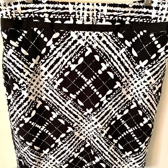 🦃 The Limited BW Abstract Pencil Skirt Size 8 - Picture 3 of 9
